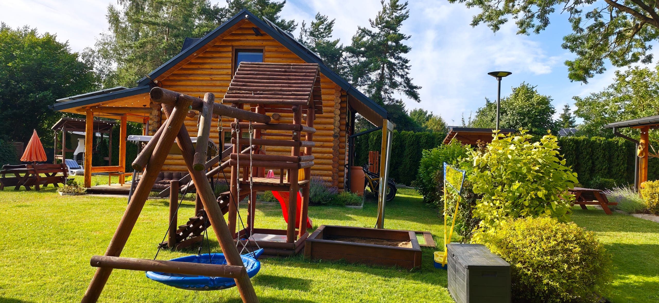 Kinderspielplatz auf dem Grundstück